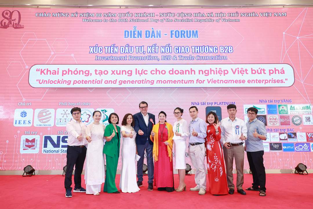 Chia sẻ ....